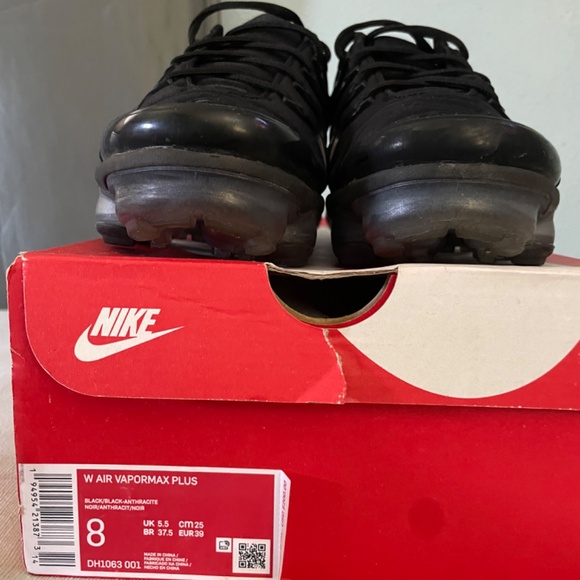 NIKE AIR VAPORMAX PLUS RUNNING SHOES - Picture 11 of 11